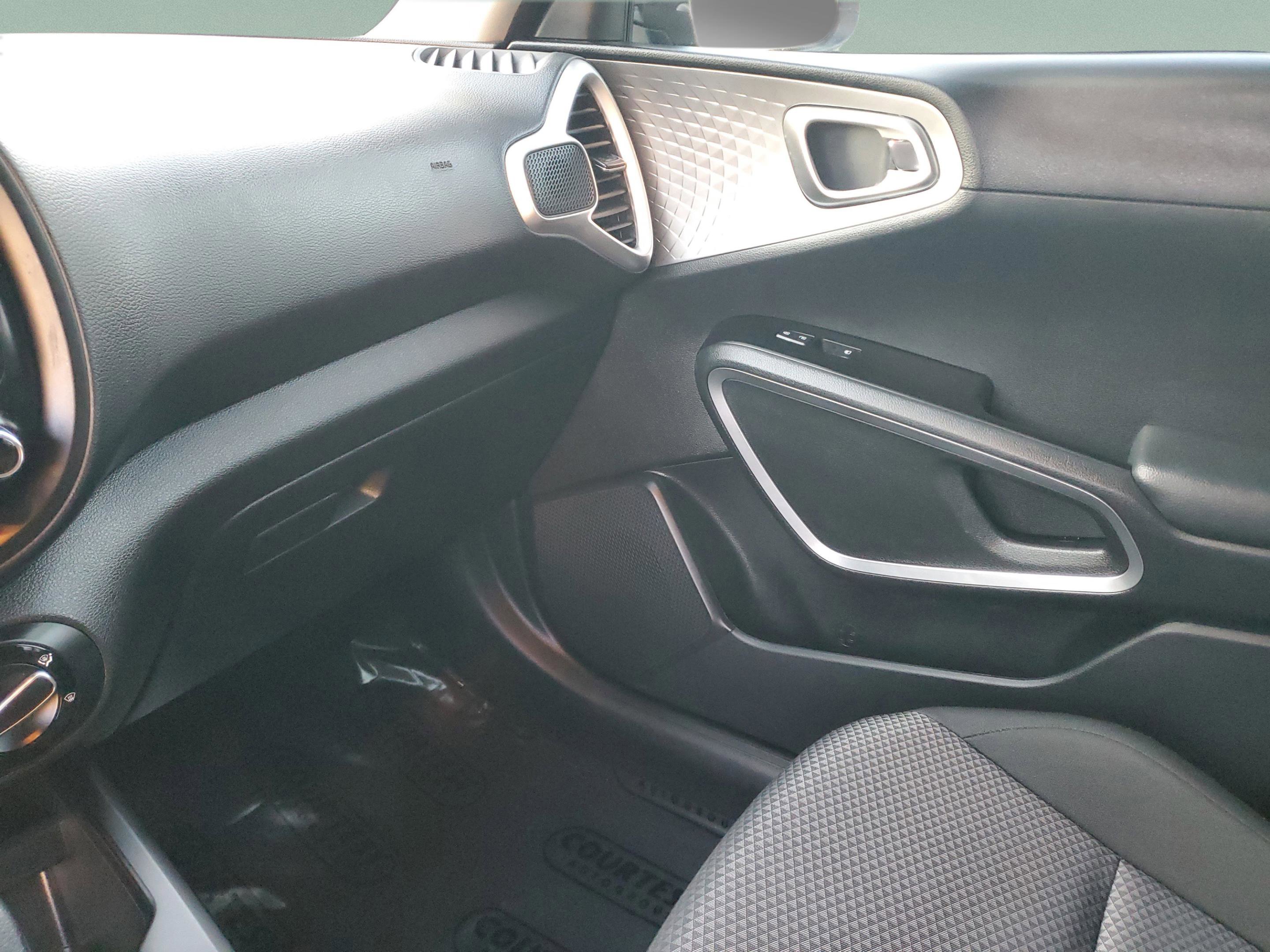 Certified 2025 Kia Soul LX w/ LX Technology Package FWD image 20