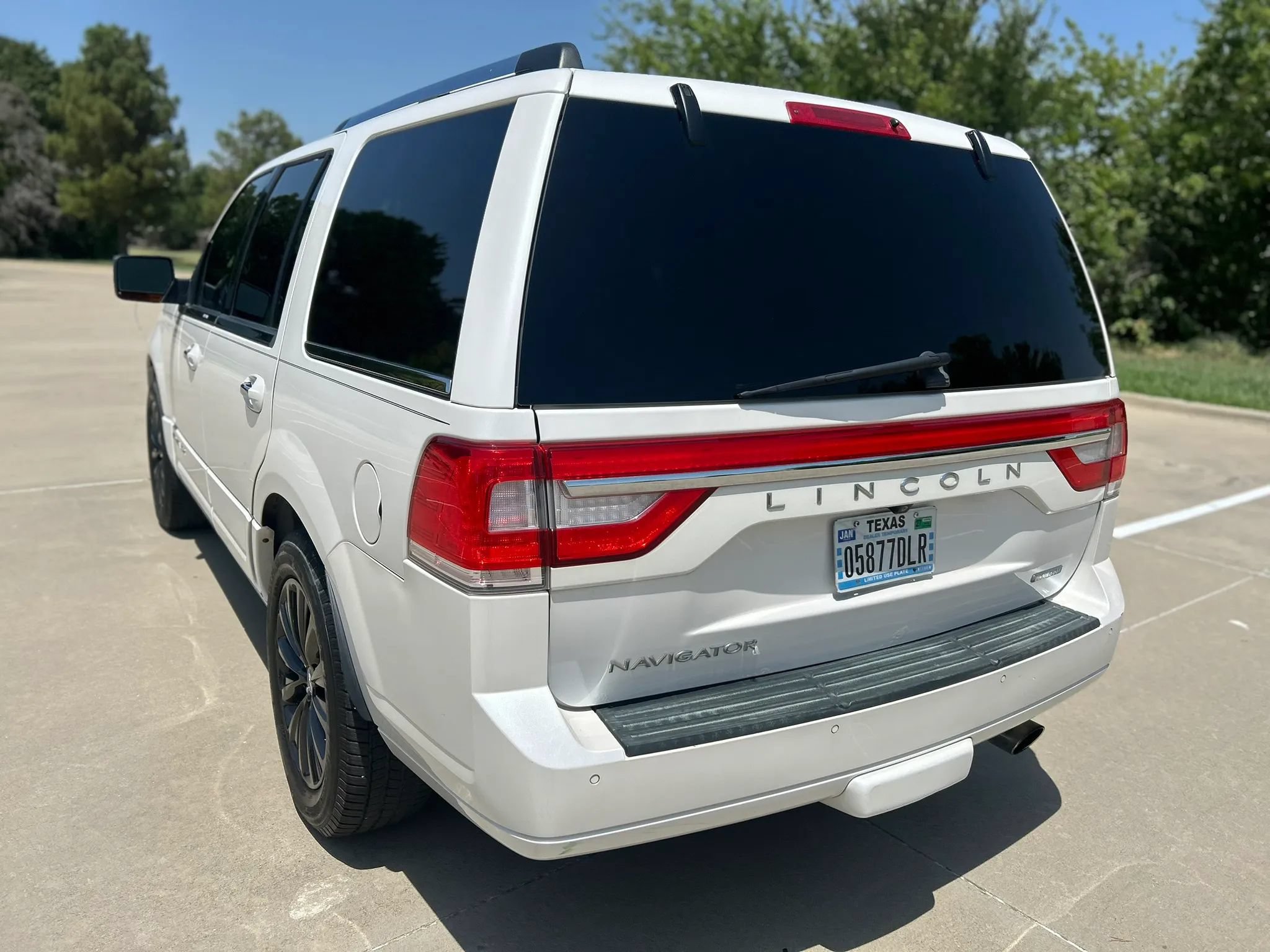 Used 2015 Lincoln Navigator 2WD image 8