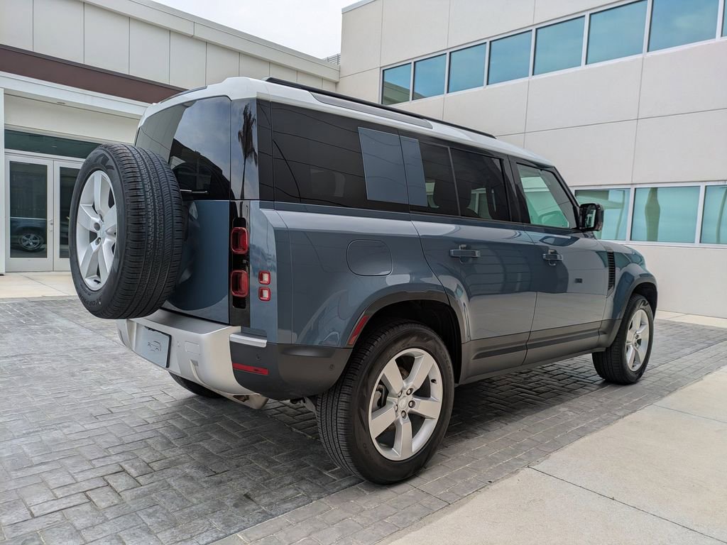 Used 2025 Land Rover Defender 110 S image 5
