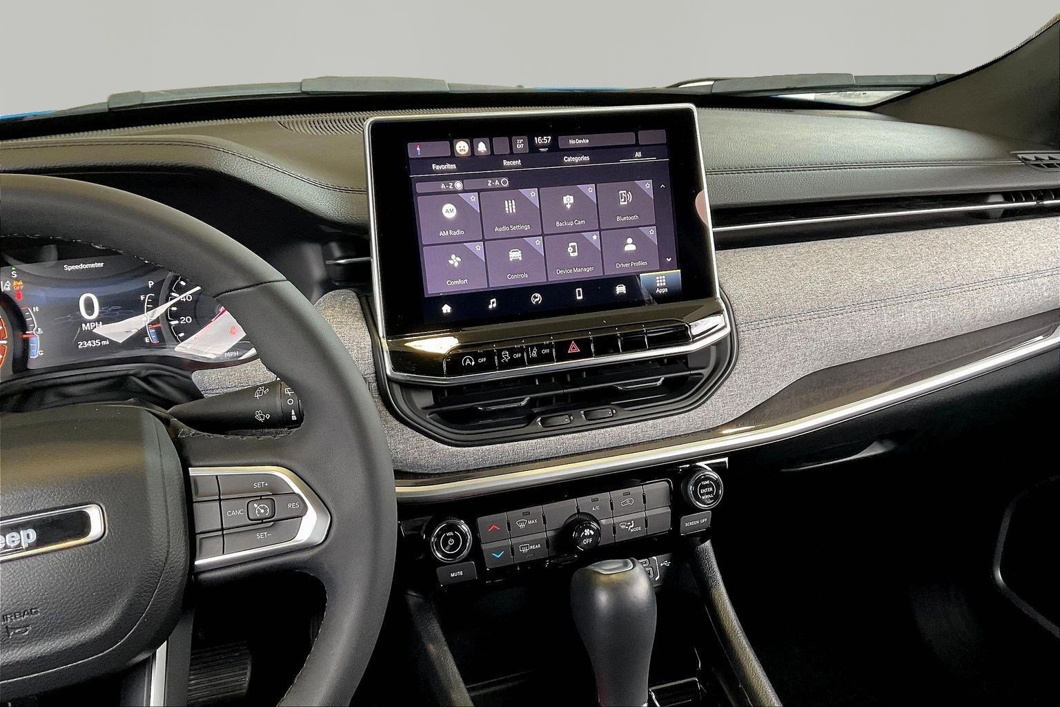 Used 2023 Jeep Compass Latitude image 10