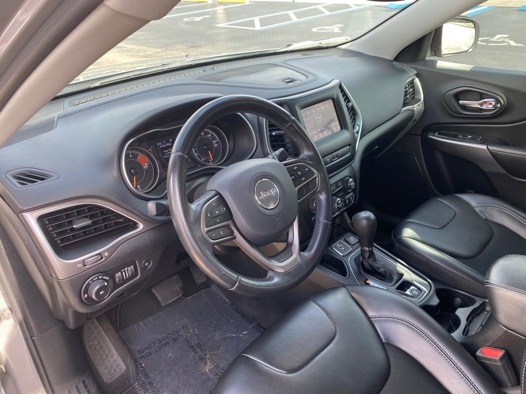 Used 2020 Jeep Cherokee Latitude Plus w/ Comfort/Convenience Group FWD image 14