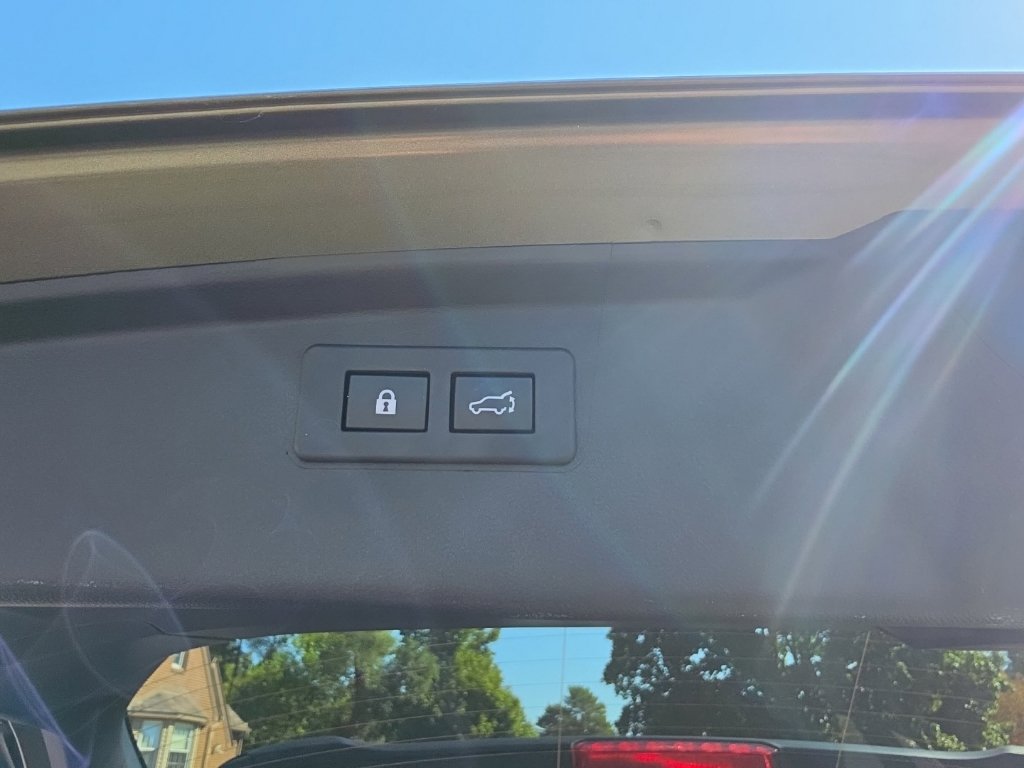 Used 2025 Subaru Outback Limited AWD/4WD image 32