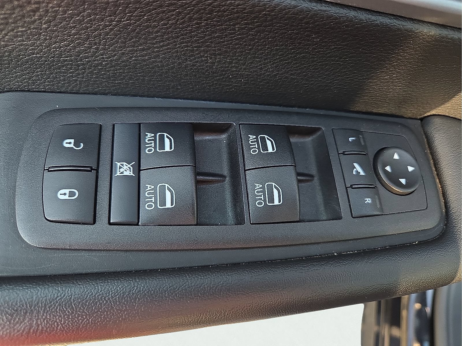 Used 2025 Chrysler Pacifica Limited FWD image 16