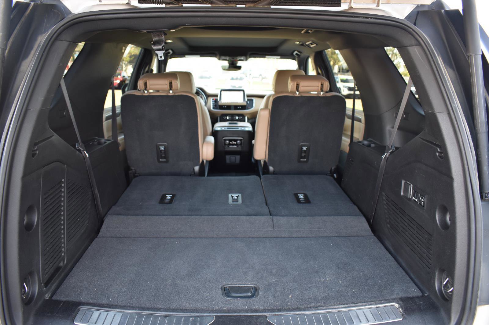 Used 2021 Chevrolet Tahoe Premier w/ Premium Package RWD image 65