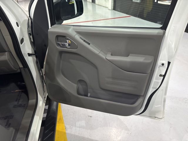 Used 2021 Nissan Frontier SV w/ Midnight Edition Floor Mats image 28