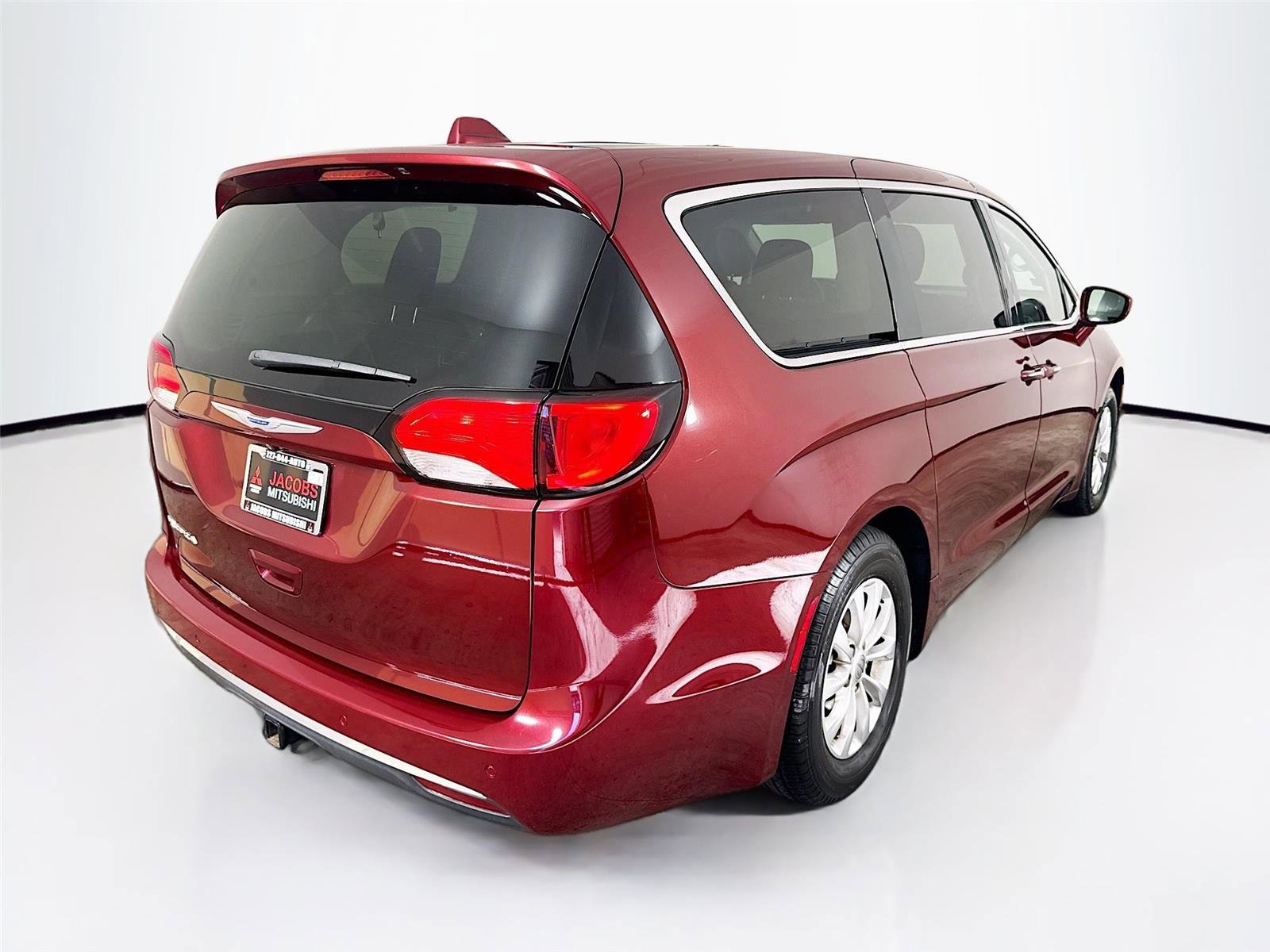 Used 2018 Chrysler Pacifica Touring Plus image 7