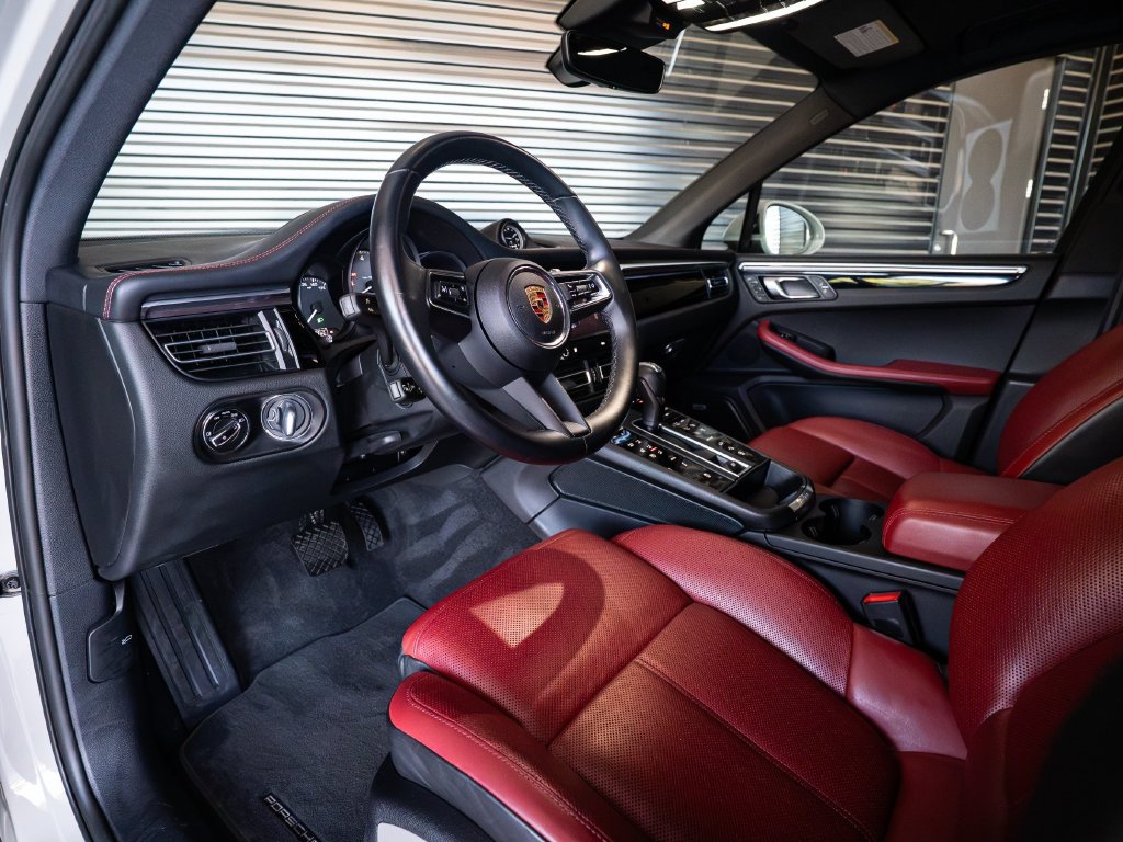 Certified 2023 Porsche Macan S AWD/4WD image 4