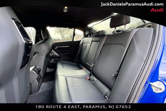 Used 2025 BMW M5 w/ Carbon Package image 19