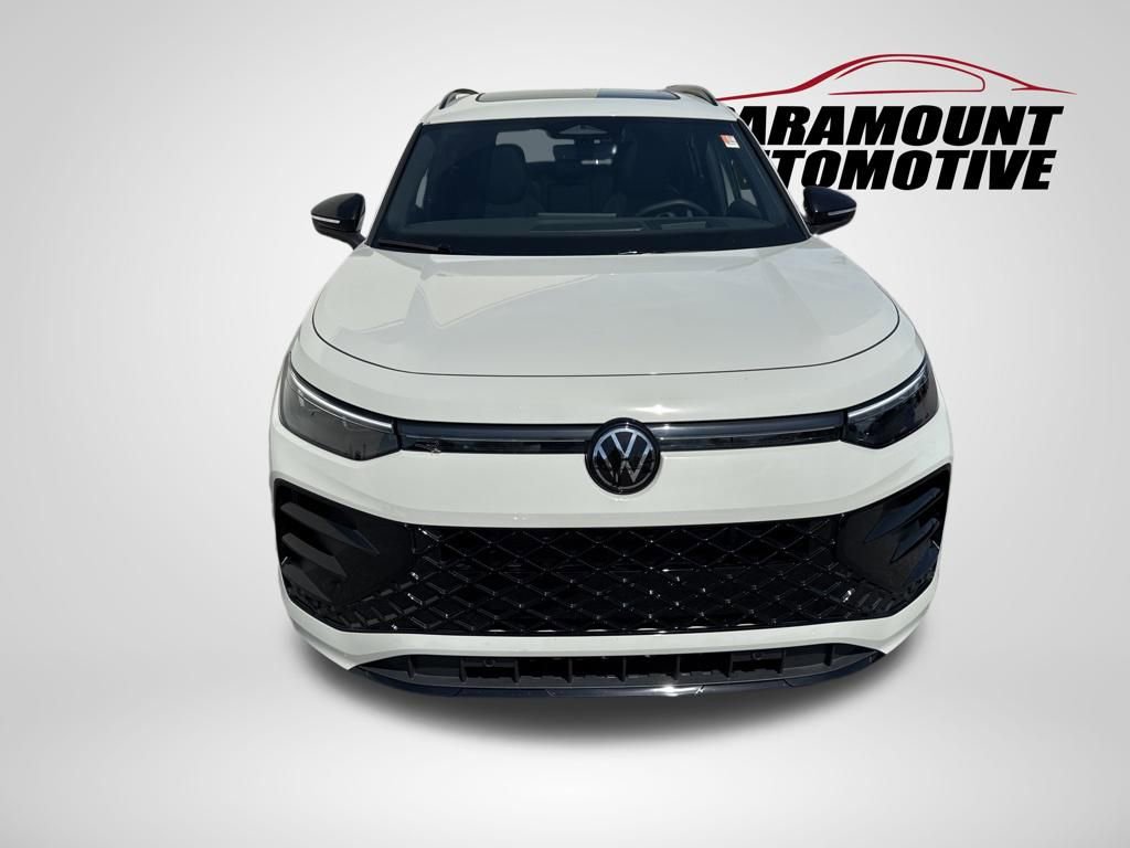 Certified 2026 Volkswagen Tiguan SE R-Line image 2
