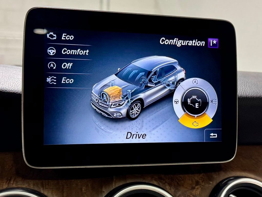 Used 2020 Mercedes-Benz GLA 250 4MATIC w/ Premium Package image 23