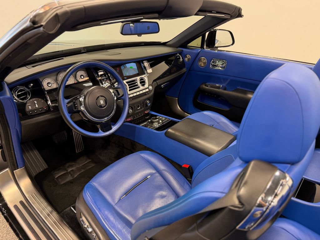 Used 2019 Rolls-Royce Dawn RWD image 33