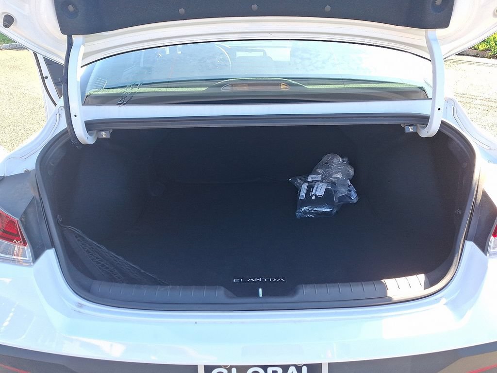 Used 2025 Hyundai Elantra SEL FWD image 30