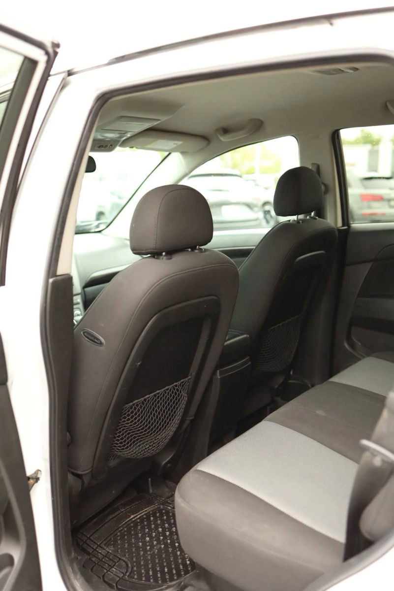 Used 2013 Chevrolet Captiva Sport LT FWD image 32