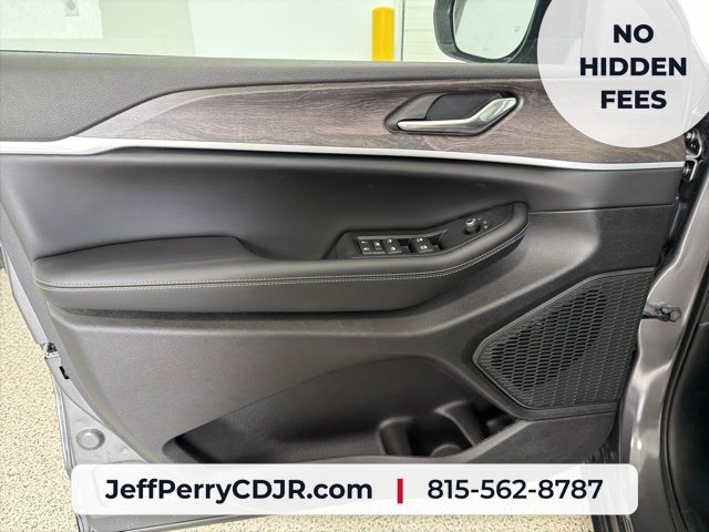 New 2026 Jeep Grand Cherokee Altitude AWD/4WD image 8