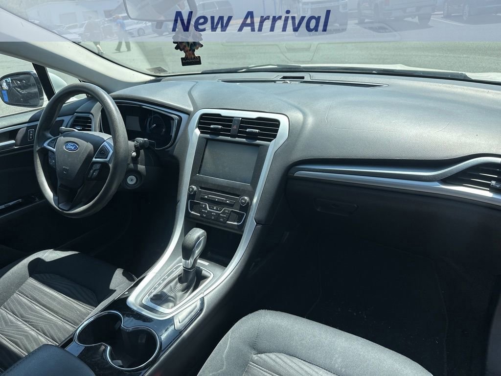 Used 2016 Ford Fusion SE FWD image 3
