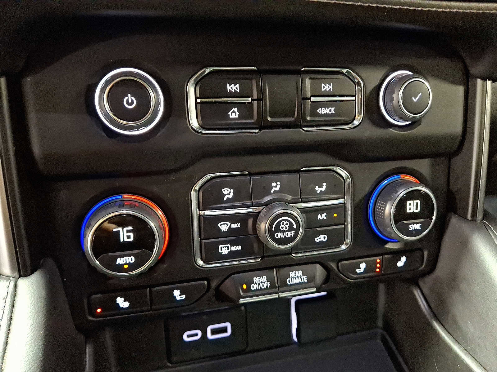 Used 2024 Chevrolet Tahoe Z71 w/ Luxury Package image 19