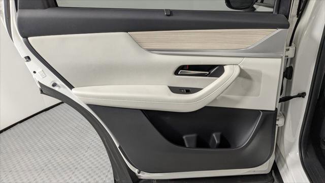 Used 2024 MAZDA CX-90 Plug-In Hybrid w/ Premium Plus image 17