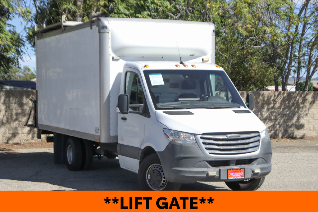 Used 2019 Freightliner Sprinter 3500 RWD image 2