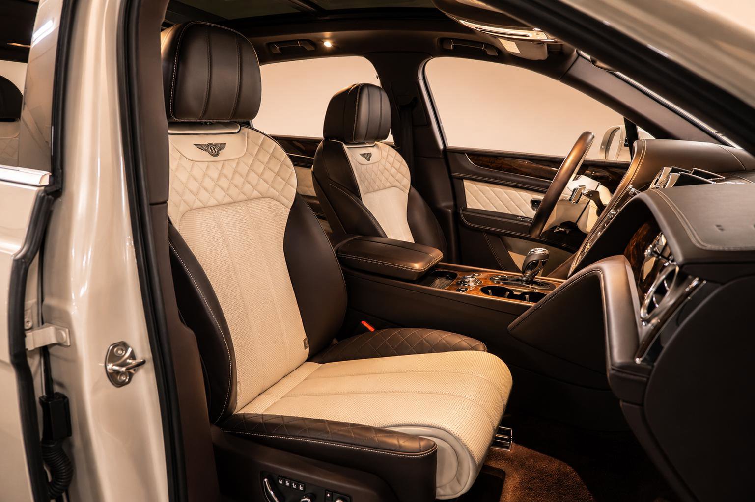 Used 2018 Bentley Bentayga AWD/4WD image 21