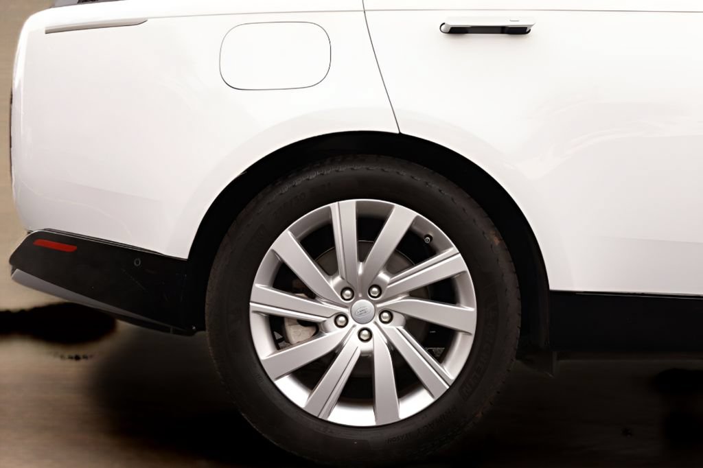 Used 2023 Land Rover Range Rover SE AWD/4WD image 9