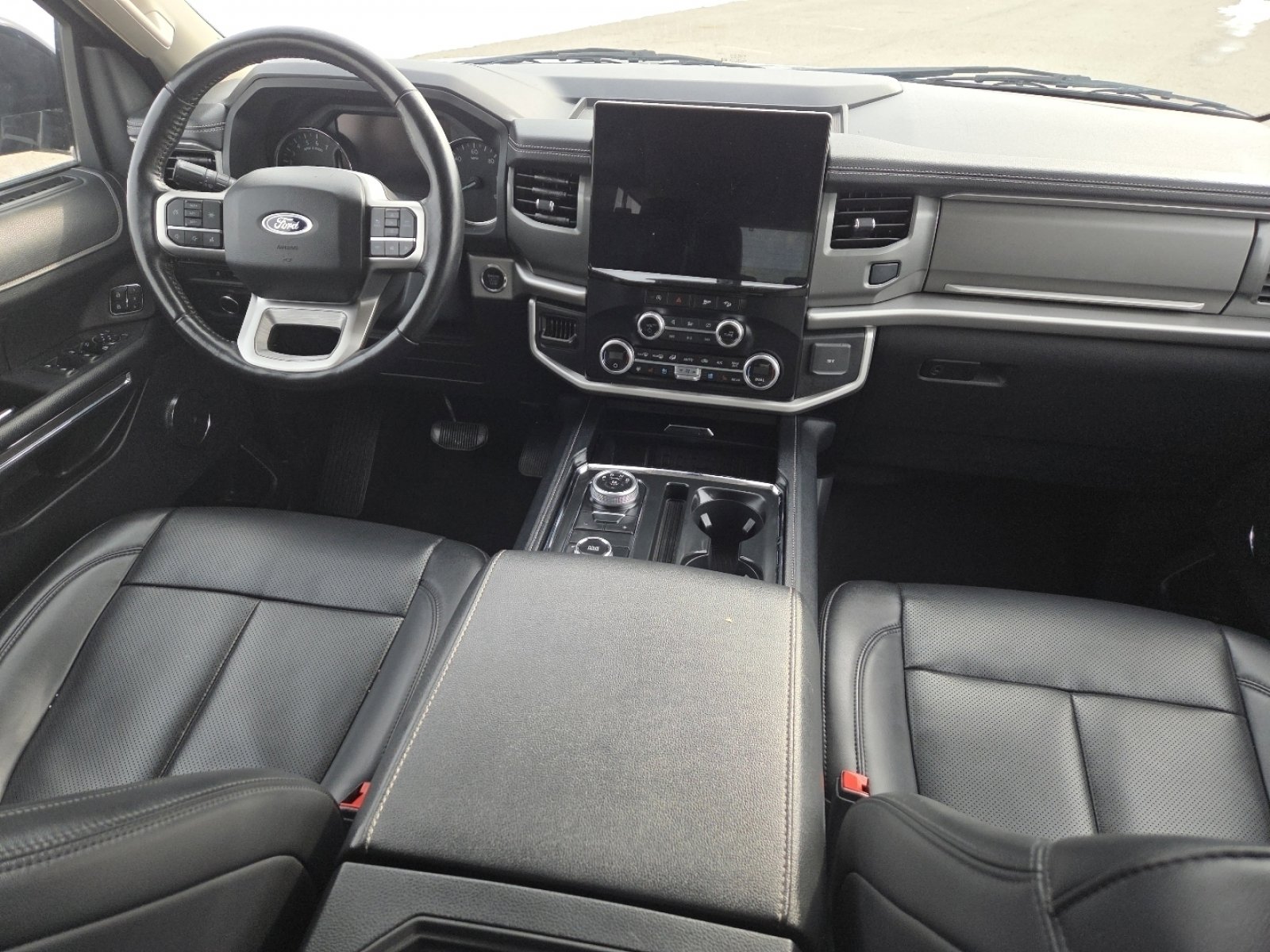 Used 2024 Ford Expedition XLT image 24