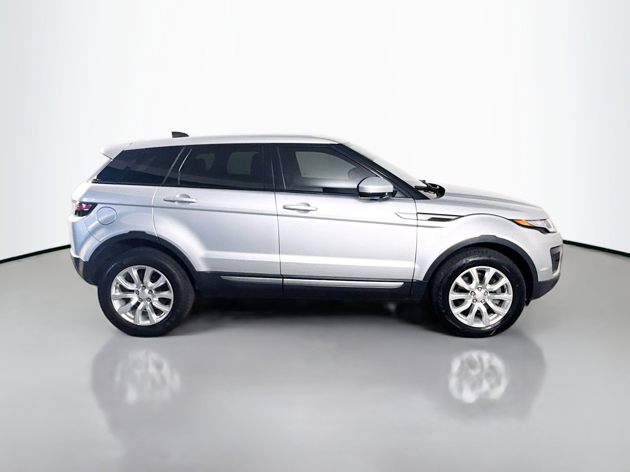 Used 2018 Land Rover Range Rover Evoque SE AWD/4WD image 11