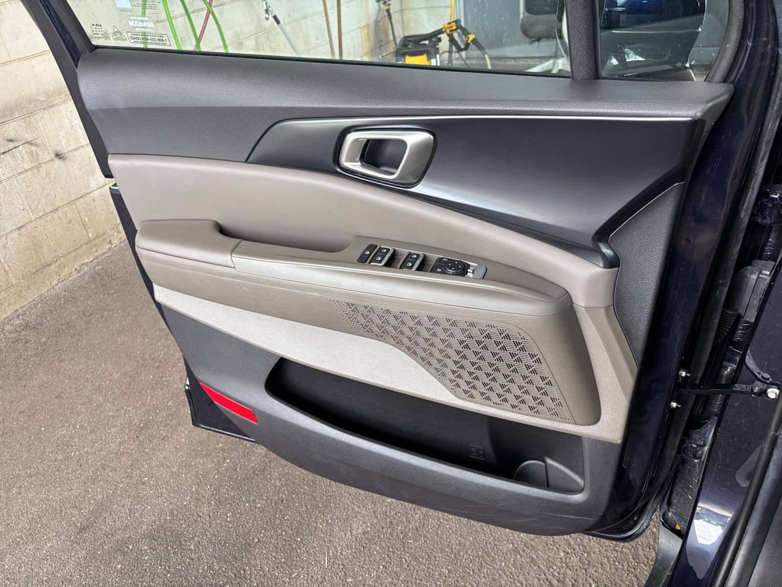 Used 2026 Kia Carnival FWD image 18