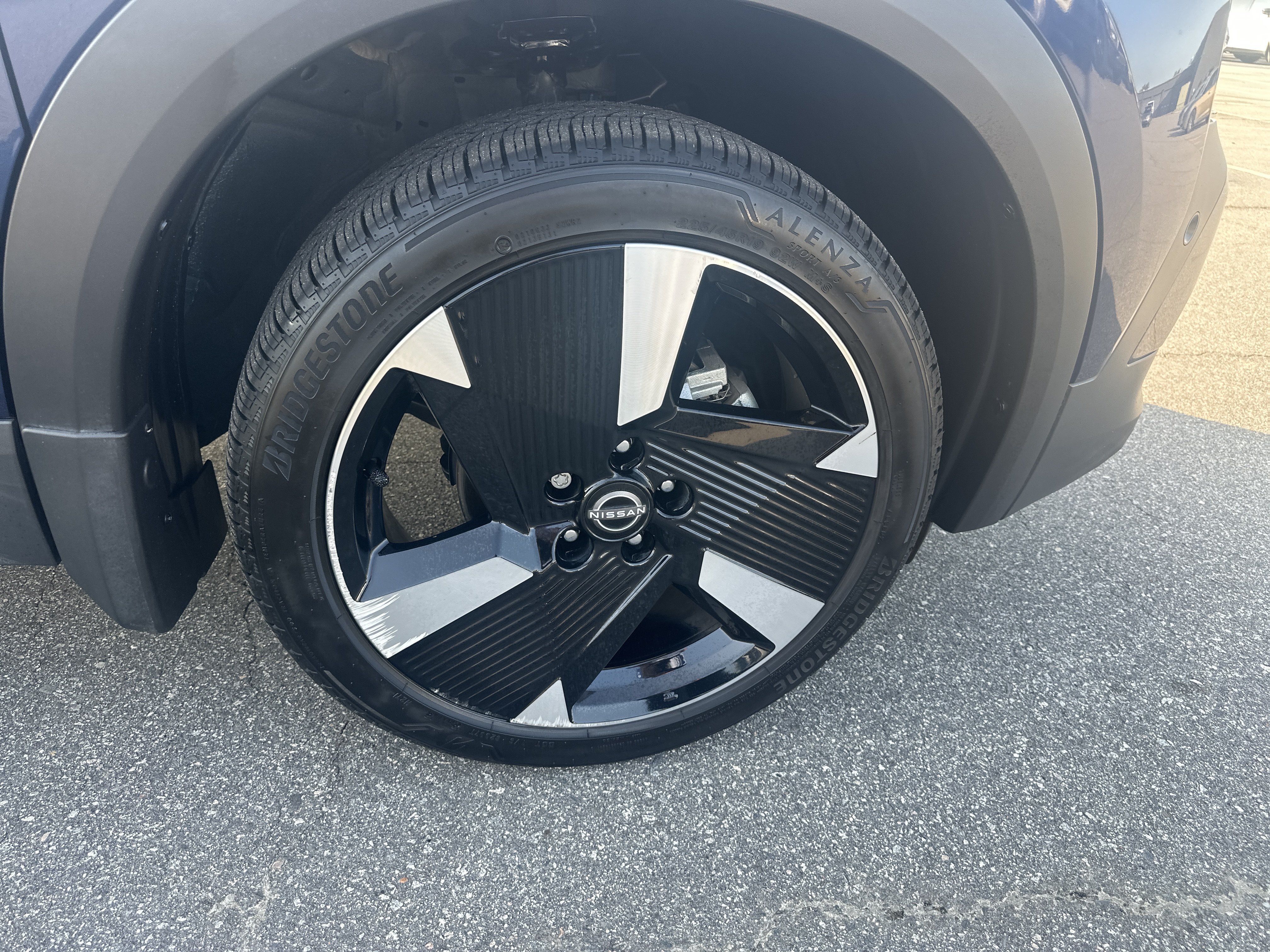 Certified 2025 Nissan Kicks SR FWD image 13