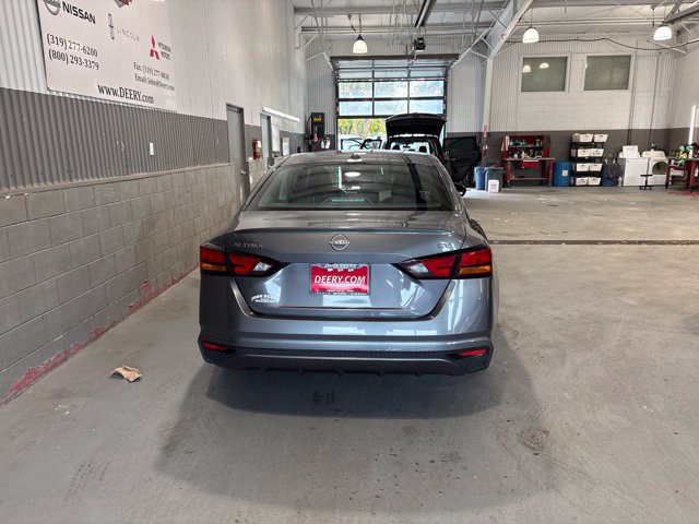 Used 2024 Nissan Altima 2.5 SV FWD image 4