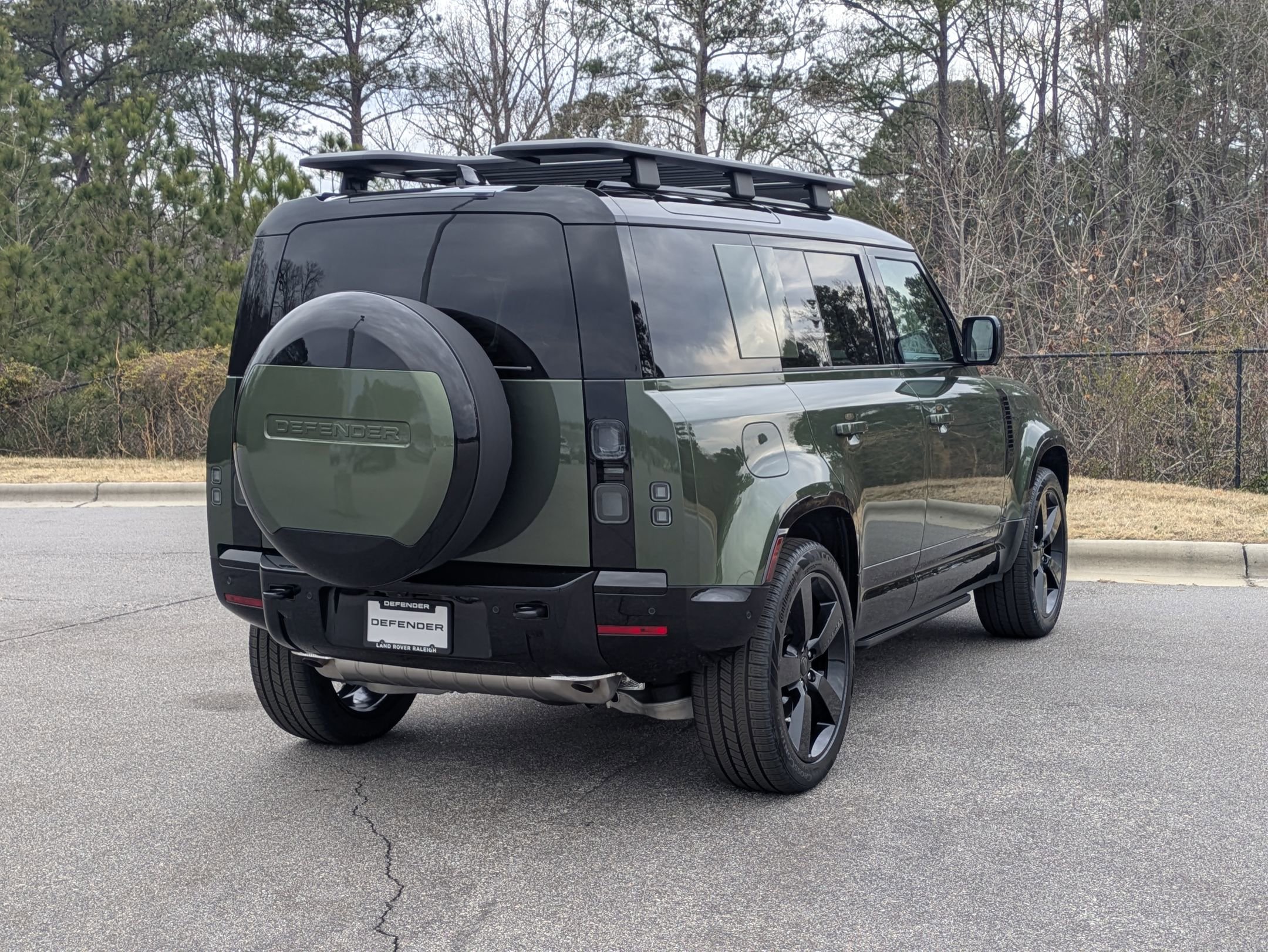 New 2026 Land Rover Defender 110 X-Dynamic SE image 5