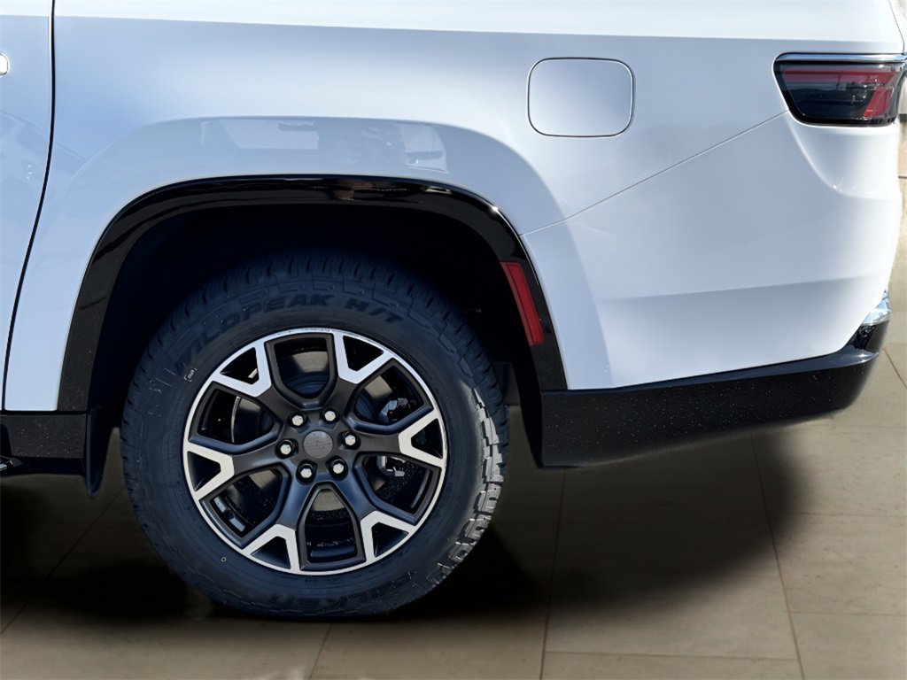 Used 2024 Jeep Wagoneer L Series III w/ Flexible Seating Group image 39