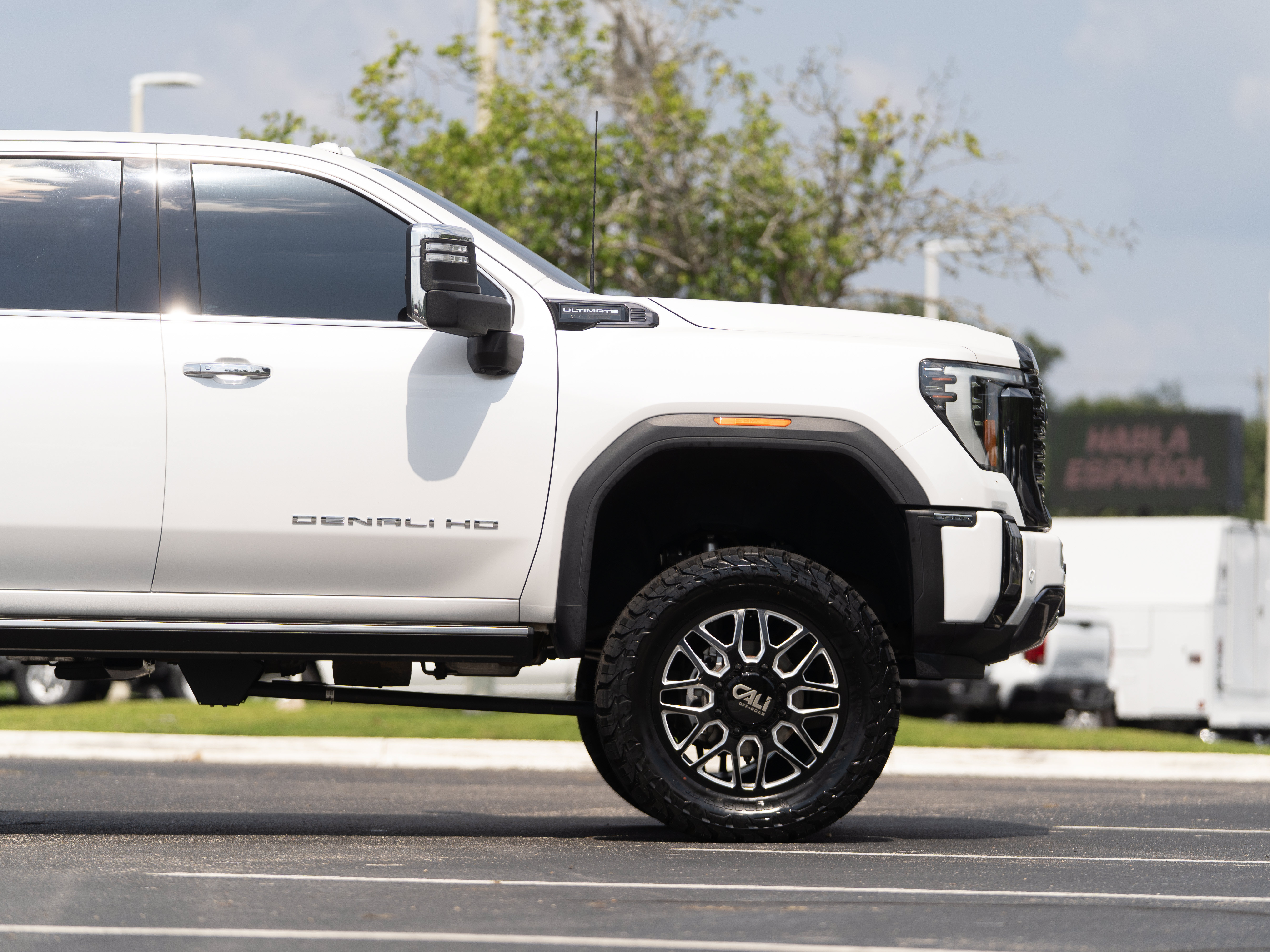 Used 2024 GMC Sierra 3500 Denali Ultimate AWD/4WD image 7