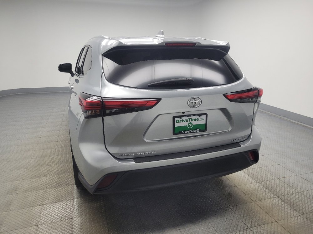 Used 2022 Toyota Highlander XLE image 6