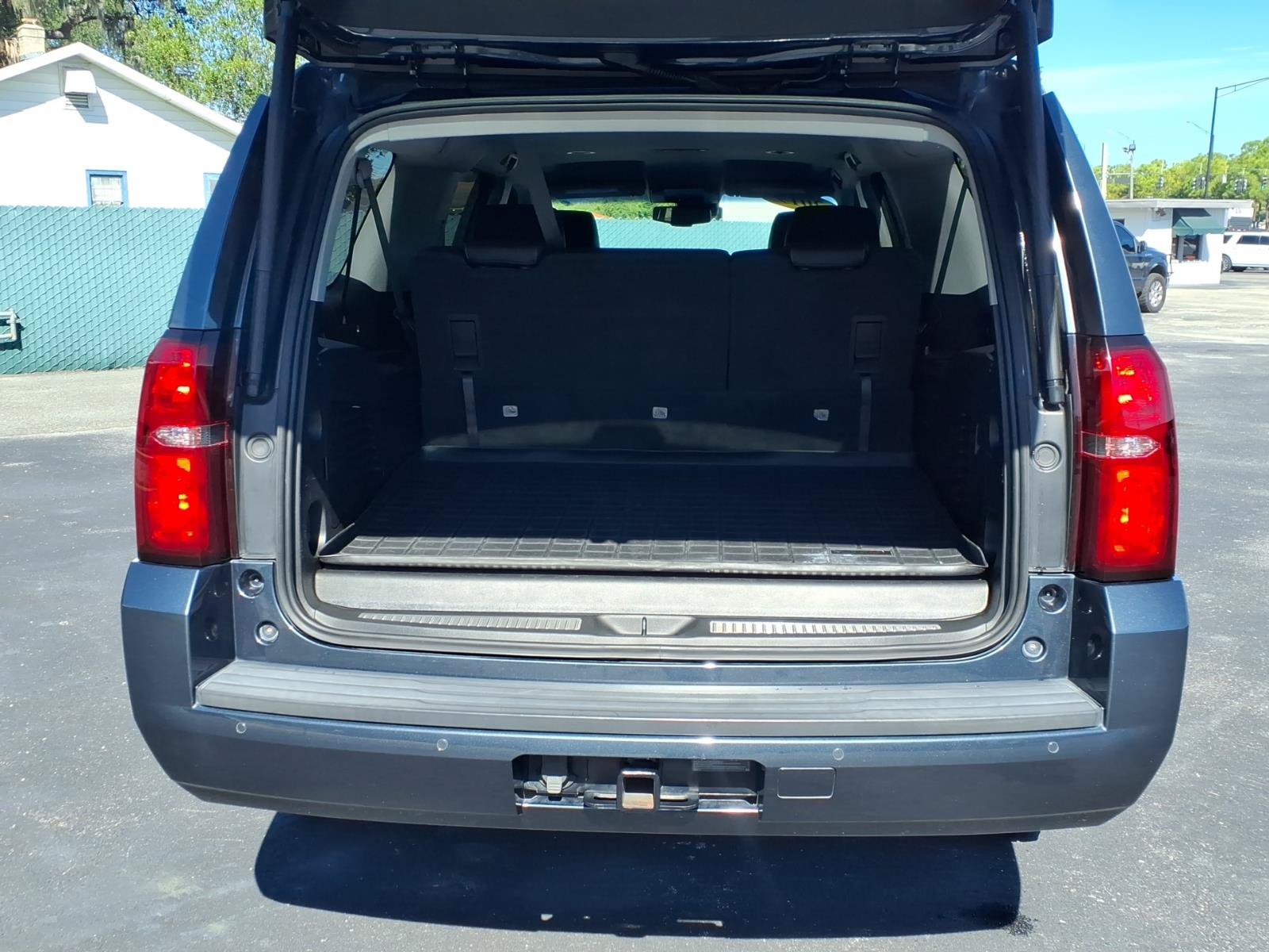 Used 2019 Chevrolet Suburban LT RWD image 17