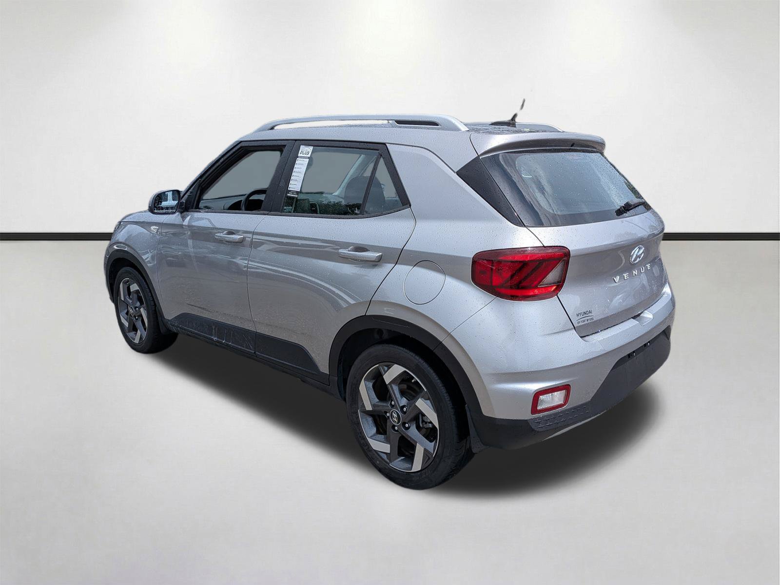 Used 2023 Hyundai Venue SEL FWD image 6