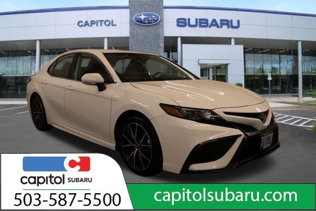 Used 2021 Toyota Camry SE w/ Cold Weather Package image 4