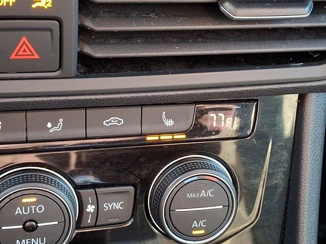 Certified 2023 Volkswagen Jetta SE w/ Panoramic Sunroof Package FWD image 28