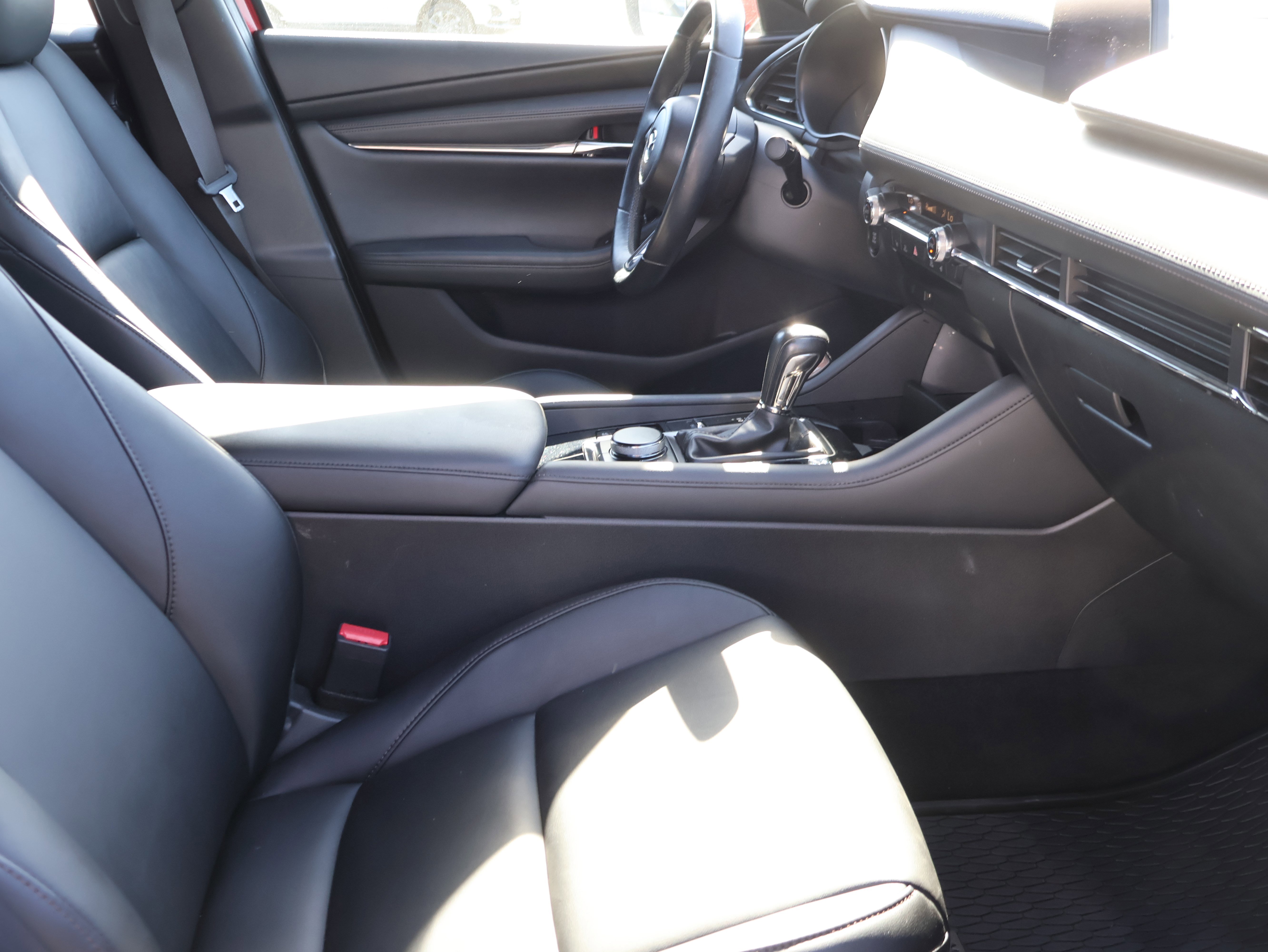 Used 2019 MAZDA MAZDA3 Hatchback w/ Preferred Package image 11