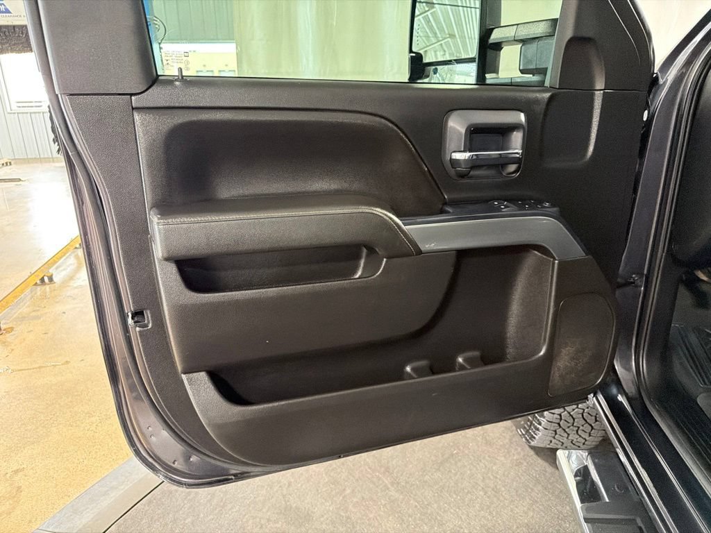 Used 2015 Chevrolet Silverado 3500 LT w/ LT Convenience Package AWD/4WD image 4