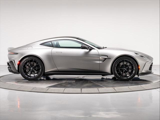 Used 2025 Aston Martin V8 Vantage Coupe image 14