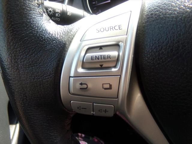 Used 2015 Nissan Rogue SL image 18