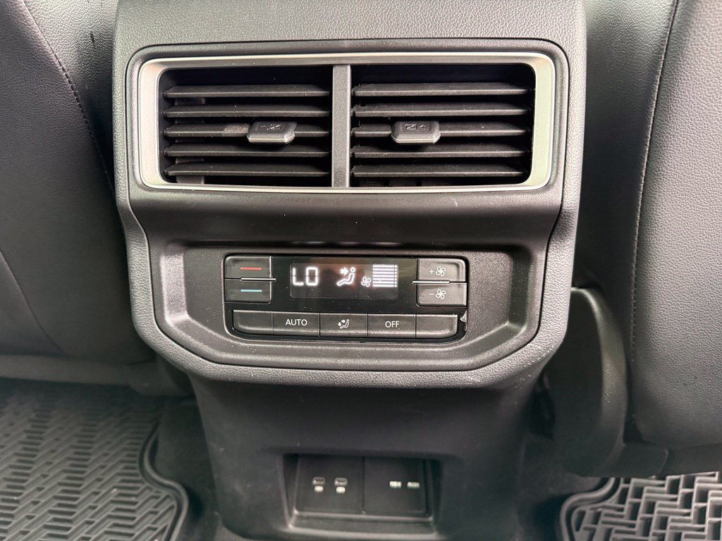 Used 2024 Volkswagen Atlas Peak Edition SE AWD/4WD image 12