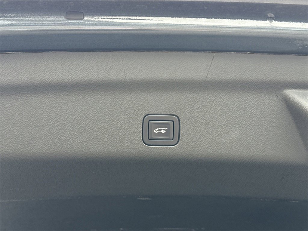 Used 2021 Chevrolet Tahoe Z71 image 17