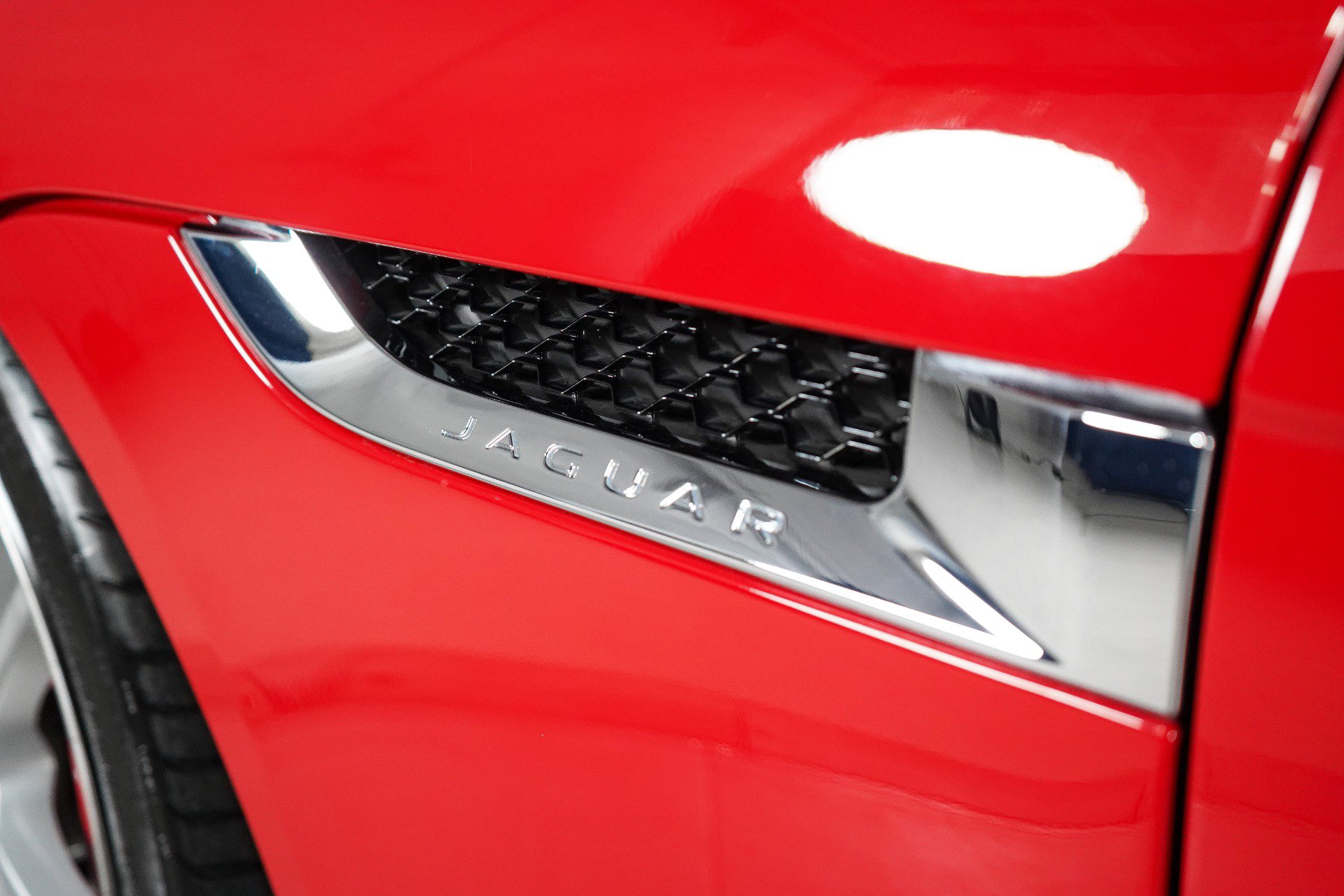 Used 2014 Jaguar F-TYPE S RWD image 9