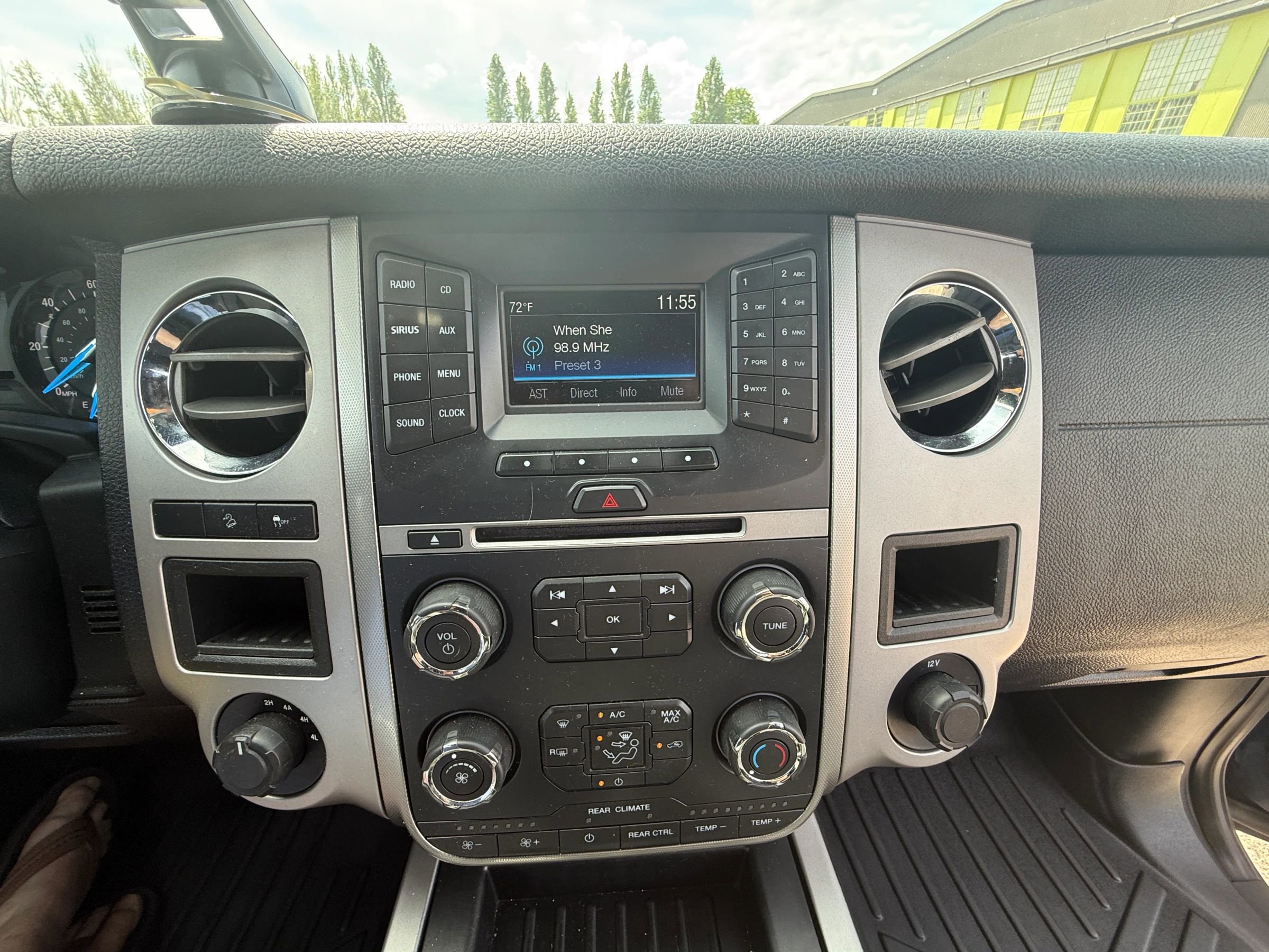 Used 2017 Ford Expedition XLT AWD/4WD image 13