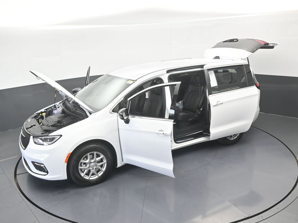 New 2026 Chrysler Pacifica Select image 57