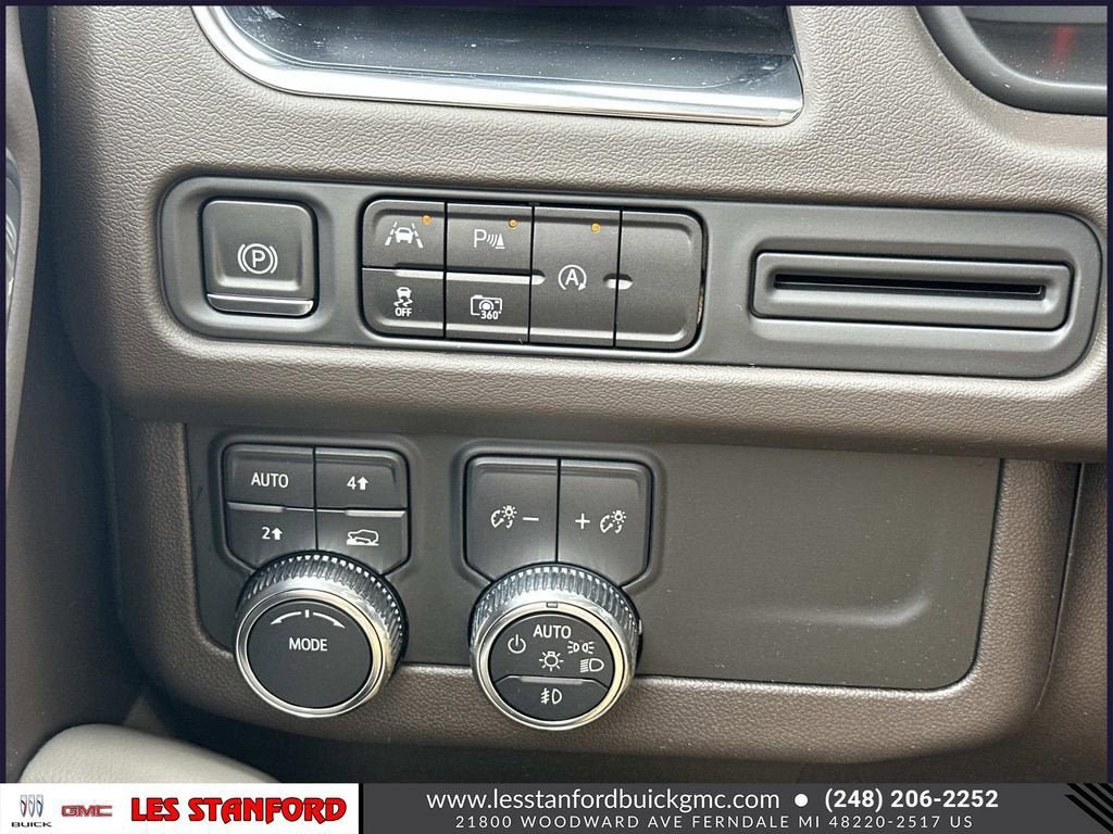 Used 2023 GMC Yukon XL SLT w/ SLT Premium Package AWD/4WD image 28