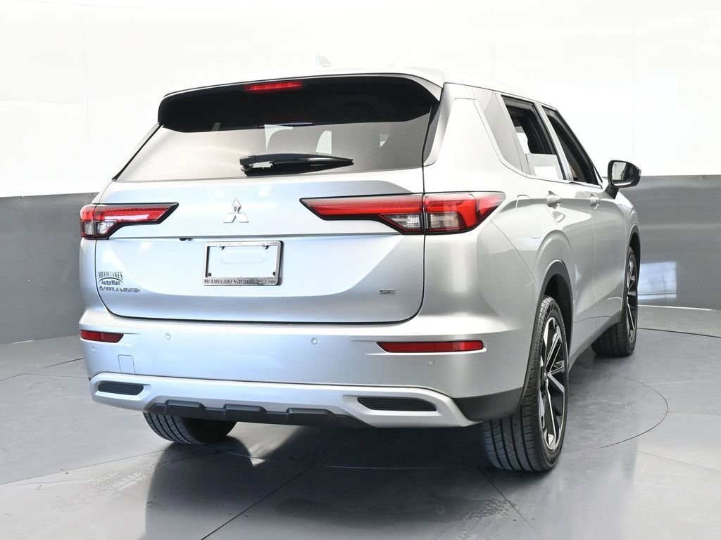 Used 2022 Mitsubishi Outlander SE image 5