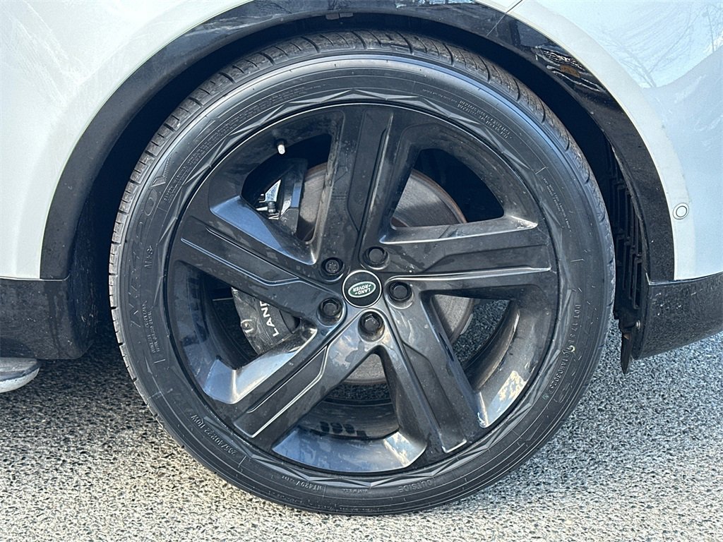 Used 2023 Land Rover Discovery Metropolitan Edition image 9