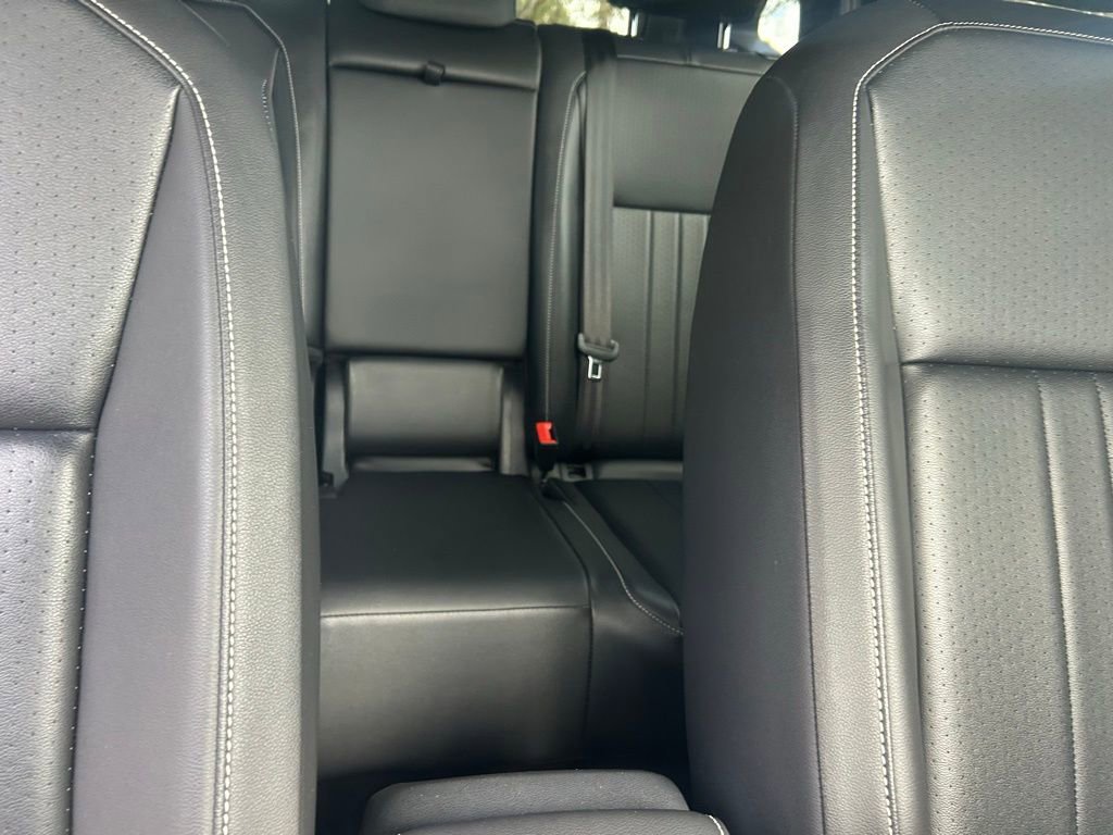 Certified 2022 Volkswagen Tiguan SE R-Line image 37